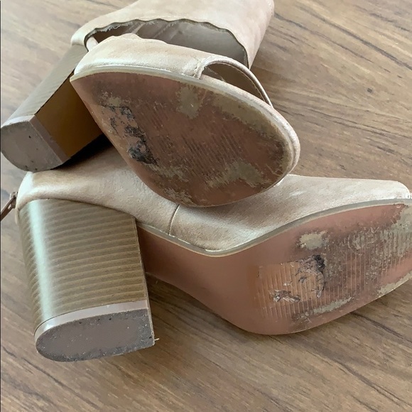 Scalloped Block Heel Sandals - Picture 5 of 5